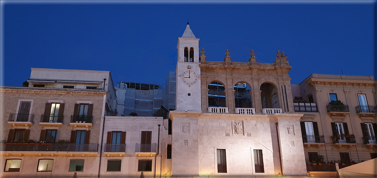 foto Bari di notte